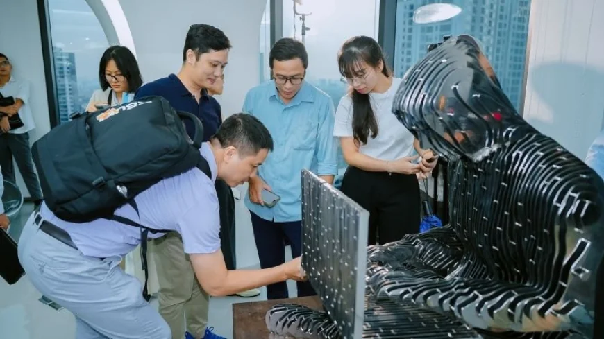 Có thể tham quan tượng “cha đẻ tiền số” vào thứ Bảy hàng tuần