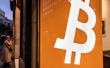 Cổ đông Bitcoin lớn nhất thế giới hạ mạnh dự báo lợi nhuận giữa cơn bão tiền số