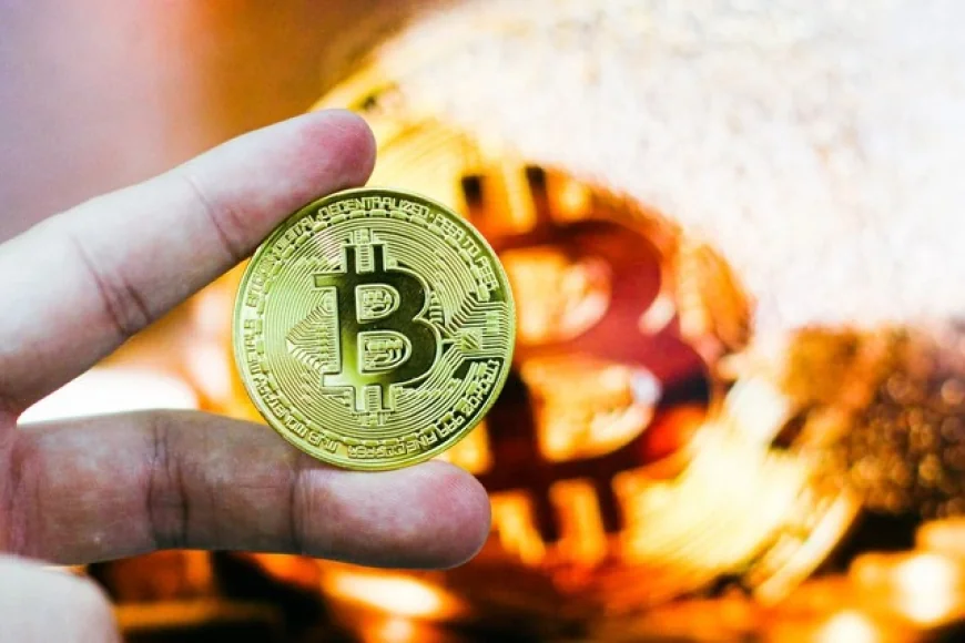 Giá Bitcoin hôm nay 23.12.2025: BTC giảm khi vàng và cổ phiếu đều tăng