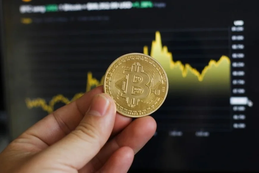 Giá Bitcoin hôm nay 12.1.2026: BTC đối mặt mức sống còn 65.000 USD