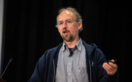 Thông tin danh tính 'cha đẻ' Bitcoin rộ trở lại