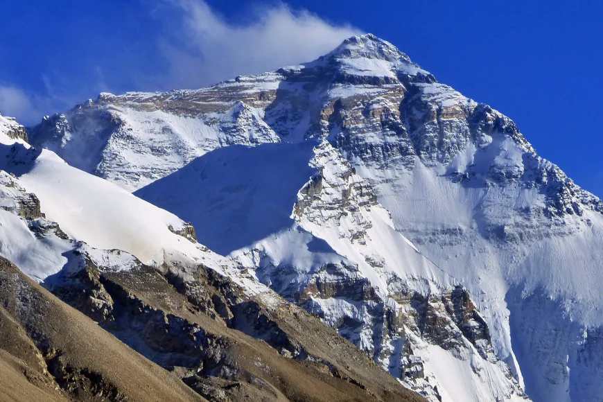 Mount Everest is located in which continent?